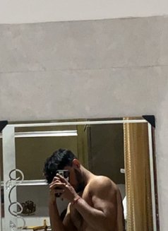 Nerdyguy23 - masseur in Noida Photo 2 of 4