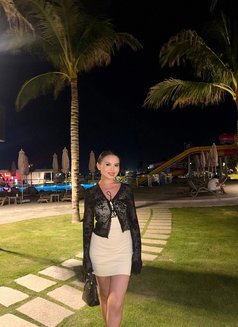 Nerina - puta in Dubai Photo 6 of 10