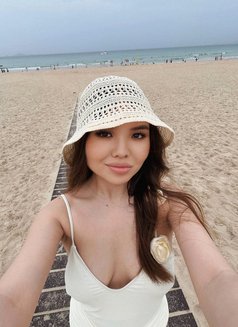 Nerina - puta in Dubai Photo 8 of 10