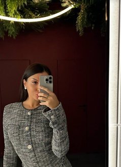 Nerina - puta in Dubai Photo 3 of 7