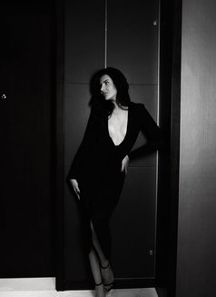 Nerina - puta in Dubai Photo 7 of 7