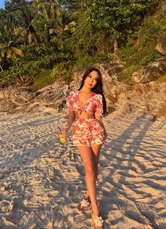 Nerissa - puta in Dubai Photo 2 of 10