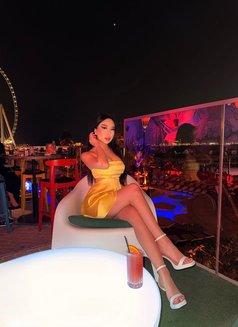 Nerissa - puta in Dubai Photo 8 of 10