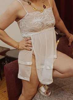 Cream - escort in Cairo Photo 1 of 3