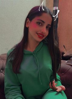 Nermin - puta in Damascus Photo 7 of 7