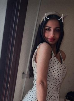 Nermin - escort in Damascus Photo 6 of 9