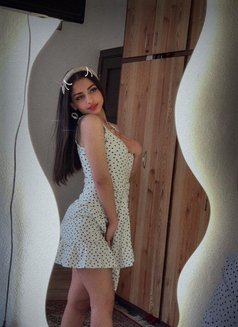 Nermin - escort in Damascus Photo 7 of 9