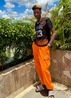 Nesh - Male escort in Nairobi Photo 2 of 4
