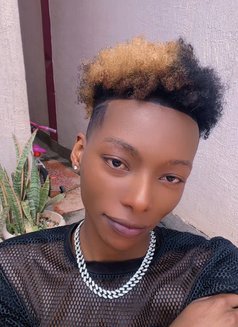 Nesh - Male escort in Nairobi Photo 3 of 4