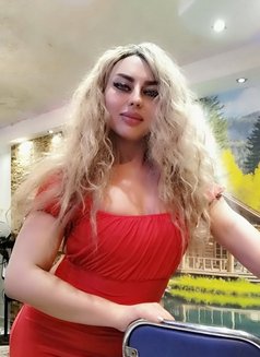 Nesma - Transsexual companion in Cairo Photo 29 of 30