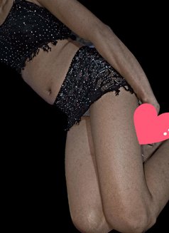 Nethmi - escort in Abu Dhabi Photo 4 of 6