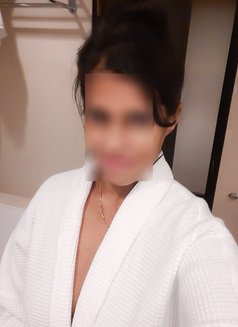 Nethu Meetup with Body to Body Massage - puta in Colombo Photo 1 of 17