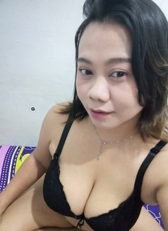 Neveen - puta in Jakarta Photo 4 of 4