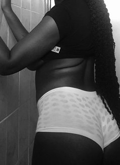 Nevin - puta in Gaborone Photo 2 of 8