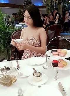 New and Sexy singapore Lady Miko - escort in Dubai Photo 1 of 10