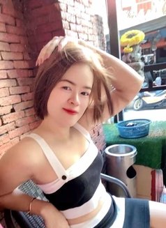 Available full service - puta in Pattaya Photo 1 of 5