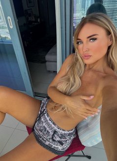 New Blonde Beauty Business Bay 🤗 - puta in Dubai Photo 12 of 12