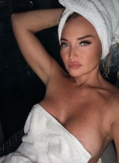 New Blonde Beauty Business Bay 🤗 - puta in Dubai Photo 8 of 10
