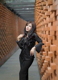 New Comer Seductive Sharon Moya - puta in Jakarta Photo 6 of 6