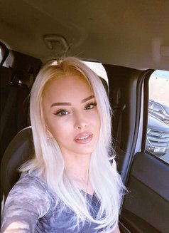 Victoria Total Blond - puta in Dubai Photo 6 of 9