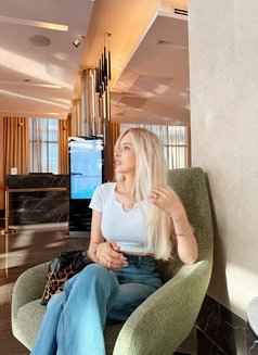 Victoria Total Blond - puta in Dubai Photo 7 of 9