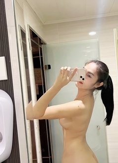 (New face) Lara REAL MEET, CAM SESSION - Transsexual escort in Singapore Photo 15 of 21