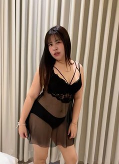 New Girl Arrived Good Massage - puta in Riyadh Photo 2 of 9