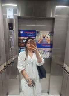 New Girl Sanam From Mumbai India - escort in Hong Kong Photo 4 of 9