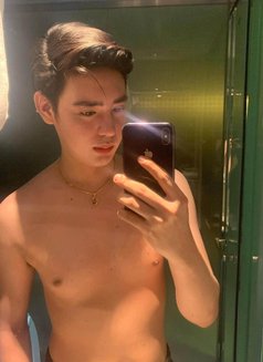 New here - Acompañantes masculino in Manila Photo 4 of 6