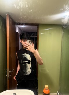 New here - Acompañantes masculino in Manila Photo 5 of 6