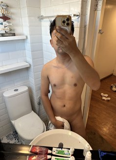 NEW HERE - Acompañantes masculino in Makati City Photo 6 of 9