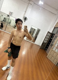 NEW HERE - Acompañantes masculino in Makati City Photo 8 of 9