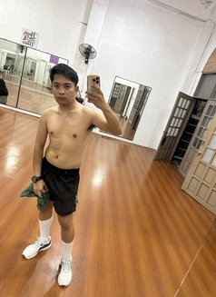NEW HERE - Acompañantes masculino in Makati City Photo 9 of 9