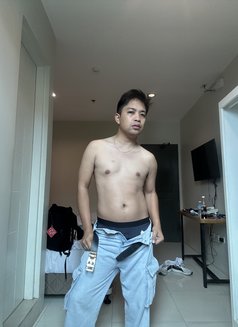 NEW HERE - Male escort in Hong Kong Photo 8 of 10