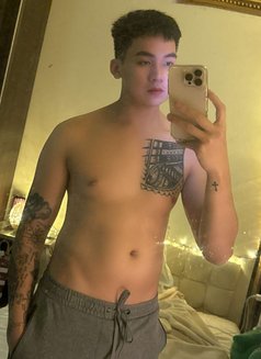 New Here Zake 27 - masseur in Singapore Photo 2 of 6