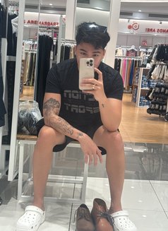 New Here Zake 27 - masseur in Singapore Photo 3 of 6