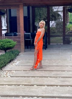 New - escort in Muscat Photo 2 of 5