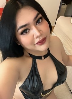 (New in London) THAI Emmie Curvy - Transsexual escort in London Photo 12 of 12