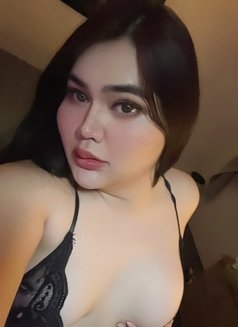 (New in London) THAI Emmie Curvy - Transsexual escort in London Photo 13 of 13