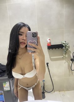 New in Riyadh - Transsexual escort in Riyadh Photo 14 of 25