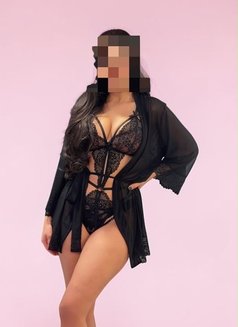 New iranian lady - escort in Muscat Photo 1 of 3