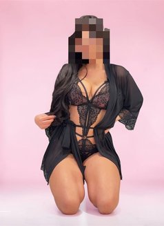 New iranian lady - escort in Muscat Photo 2 of 3