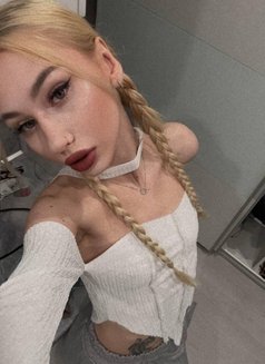 New ! Jana 19 Years - puta in Phuket Photo 5 of 6