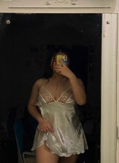 New Lady Vip Massage in Muscat - puta in Muscat Photo 10 of 13