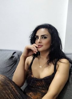 New lady young - puta in Muscat Photo 3 of 17