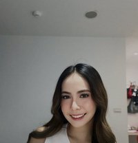 NEW Lindsay - puta in Hong Kong Photo 1 of 19