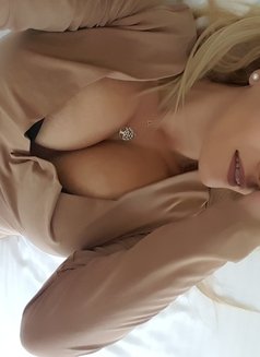 New Mia from Sweden independent lady - escort in Al Manama Photo 9 of 13