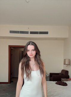 New Russian girl - escort in Muscat Photo 1 of 3
