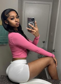 New Sexy African Hot Girl Viviane - puta in Gurgaon Photo 2 of 2