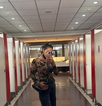 Hand cash service available - escort in Kathmandu